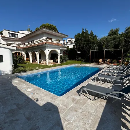 Allyson Boutique Alojamento de Acomodação e Pequeno-almoço Lloret de Mar